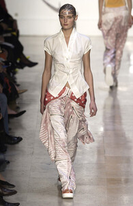 Issey+Miyake+Spring+2004+uj44p9ihZaUl.jpg