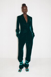1526369630_00040-Bottega-Veneta-Pre-Fall-21(1).thumb.jpg.3ee33042e5270ceae45bc76ebbc5fac2.jpg