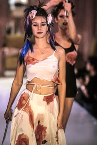1549628498_BetseyJohnson1994WomenRTW108.thumb.jpg.af4a3c83778c964e3dcaa89b6ce3312e.jpg