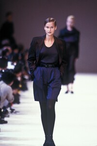 159327208_CommedesGarcons1988WomenRTW60.jpg.9dd2d3de26237a827abe48b6ec0783ed.thumb.jpg.fdbfc0ca6bc046cc61ed6f33f39931dd.jpg