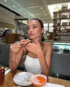 annamakhateli posts 2022-07-23 22.03 {$POSTID}_1_3 294921262_164941689381575_4103019665389844414_n.jpg