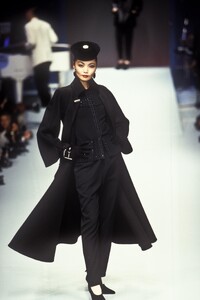 1667206053_NinaRicci1996HauteCouture32.thumb.jpg.2a9cbf84ea9a3f92a7ae4c2a0bf9d0a9.jpg