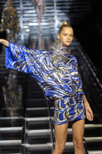 16934_celebrity_city_Dolce_E_Gabbana_Milan_Fashion_Show_284_123_508lo.thumb.jpg.e22b87f9b8474e9d3626959af7eb7024.jpg