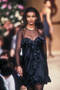 1781148919_YvesSaintLaurent1990HauteCouture218.thumb.jpg.f28382a935ee0aff904c8adbe4502f20.jpg