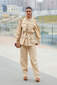 1831844288_AlbertaFerretti-OutsideArrivals-MilanFashionWeekWomenswearFallWinter2023-2024(6).thumb.jpg.a3bdf38a73f8c278a600d6c75c6525b2.jpg