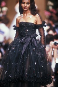 1872320209_YvesSaintLaurent1990HauteCouture225.thumb.jpg.986dc0e09c9e499b65bf43ac9a999892.jpg