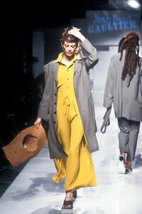 1884314032_kristenmcmenamyga9665.thumb.jpg.68575139a36ccc22c3d138c42559de1c.jpg