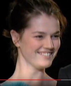 1914344130_PiperStarkf01emporio-016ynrteen2m53vid3.thumb.jpg.1bb00f96eeef5d804b1d30ba2e11156f.jpg
