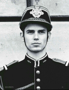 1965836025_VogueUK2012-05-163.thumb.jpg.388897925240ae0d402da06a72a32ffd.jpg