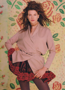 1987-11-elle-uk-4_orig.thumb.jpg.405d01eb9bc589e3591b6ffc3ca2aff7.jpg