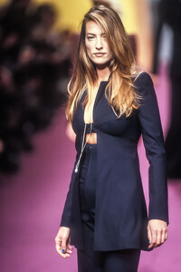 1996431165_KarlLagerfeld1995WomenRTW66.thumb.jpg.35d7fb6f5aad140c74dfe06f3cd025f3.jpg