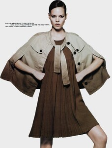 2116204020_Editorial-SupernaturalVogueKoreaMarch09JasonKibbler10.thumb.jpg.932c7c9c64c9776386f1464db0c59316.jpg