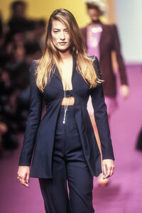 2146377005_KarlLagerfeld1995WomenRTW65.thumb.jpg.208f91b62c0b0beb18e7a7732d7a91ff.jpg