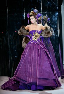 22045_celebrity_city_Various_Haute_Couture_Shows_73_123_573lo.JPG