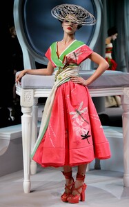22808_celebrity_city_Various_Haute_Couture_Shows_98_123_386lo.jpg