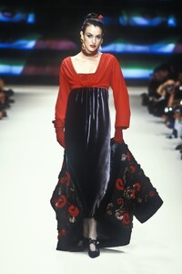 234961393_NinaRicci1995HauteCouture92.thumb.jpg.d2bccd9fb0f4dbcddef06c407a61a720.jpg