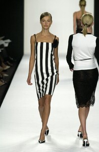 236065040_RalphLauren2001WomenRTW111.thumb.jpg.3d7ad84b8a41cd95e393ebfe6fa56609.jpg