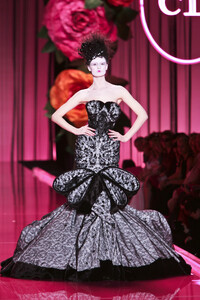 242693404_ChristianDior2004HauteCouture210.jpg.b40da1776230acff2cd14af5c1d6916d.jpg