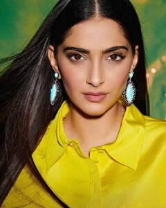 Sonam Kapoor (2).jpg