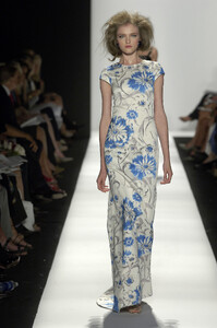 28438_celebrity_city_Oscar_De_La_Renta_New_York_Fashion_Show_206_123_596lo.thumb.jpg.cb2faafe522650bcb16f62d56573a964.jpg