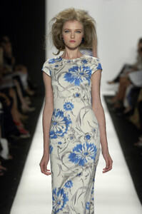 28444_celebrity_city_Oscar_De_La_Renta_New_York_Fashion_Show_207_123_481lo.thumb.jpg.306938e8b04ba20e6732adad2f90ce74.jpg