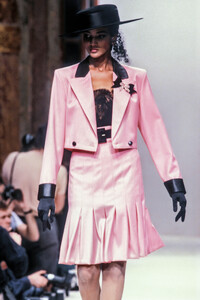 358083008_JeanLouisScherrer1987HauteCouture24.thumb.jpg.ea8876f7369d53efca0700547a0e8fe8.jpg