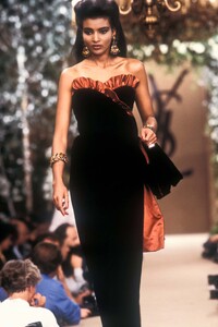 420189678_YvesSaintLaurent1985HauteCouture93.thumb.jpg.ddfea09943a2391c32656033d9f517f8.jpg