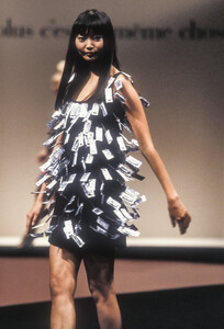 446834302_Moschino1996WomenRTW128.thumb.jpg.557c94358ad516fb2dca5fa1f7b97652.jpg