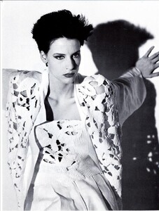485673561_VogueItalia1985.thumb.jpg.2fcee24bfe8fabc333c0d25acc221b26.jpg