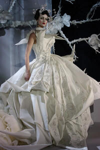 490352110_ChristianDior2007HauteCouture190.jpg.6aae92c2ff36ddcf8df0bd717929964b.jpg