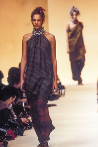 514866626_RomeoGigli1995WomenRTW43.thumb.jpg.9c988571958510790d61479ca810dbe5.jpg