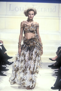 53100210_LouisFeraud1999HauteCouture35.thumb.jpg.15fe97a86d8d8325f6534c5c688d2e37.jpg