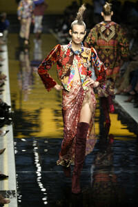 558056274_EmanuelUngaro2002HauteCouture58.thumb.jpg.cae8c5be8b080c27d60182901c971b1c.jpg