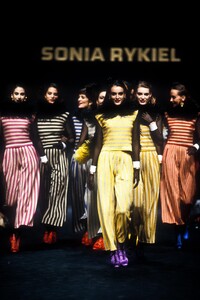 635150844_SoniaRykiel1992WomenRTW34.thumb.jpg.ba633d0c03f69c213a8cf4dacdb3f8d1.jpg