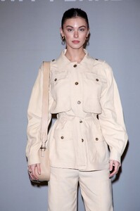 644621637_AlbertaFerretti-FrontRow-MilanFashionWeekWomenswearFallWinter2023-2024(12).thumb.jpg.0b7c27f2b31c3ce2ed11dc41d508565e.jpg