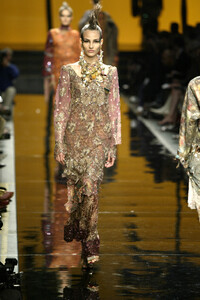 665634097_EmanuelUngaro2002HauteCouture140.thumb.jpg.9b4af58c9c4b496d2f7bbc6b722daa6e.jpg