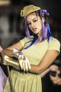 675753022_BetseyJohnson1994WomenRTW96.thumb.jpg.d57e4963d84b20e648c04bf942cb1313.jpg