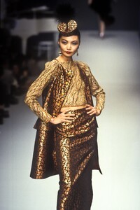 698635990_NinaRicci1996HauteCouture38.thumb.jpg.df6f74758c3e6bb3087278be78dee2f3.jpg