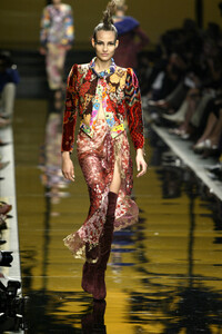 700813237_EmanuelUngaro2002HauteCouture55.thumb.jpg.0938b913cee4da9d58b88822e4f80f5b.jpg