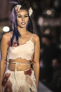 754107700_BetseyJohnson1994WomenRTW110.thumb.jpg.2c6fd56bc2722fa65c32e78c0b3ea69c.jpg