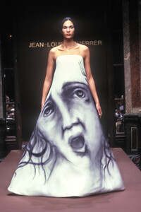 768868825_JeanLouisScherrer1999HauteCouture51.thumb.jpg.325b0c087e117b7dfb0eb26004a88799.jpg