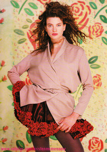 87-11-Elle-UK-4.thumb.jpg.407a4e93f523128d025da3a3ce5b361b.jpg