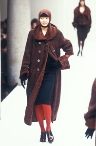 937780177_Fendi1995WomenRTW12.thumb.jpg.7d8a78b8121a0524ffed9515c8a89a31.jpg