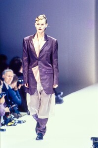 COMME-DES-GARCONS-SPRING-1995-RTW-48-EMMA-BALFOUR-CN10043578.jpg