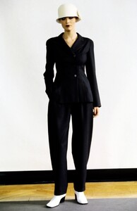 Chanel-FW-98-2.thumb.jpg.0cd74c72a295c2867dcfb0d75d289409.jpg