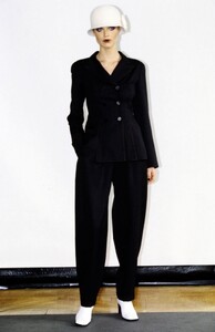 Chanel-FW-98-3.thumb.jpg.de04b65fda4f96c0b9b6f5baeea2f438.jpg