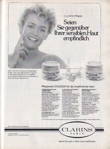 ClarinsCremeDouceurAdpetraDe1184.thumb.jpg.8ee3562c5a336e6186d4af44e027d8f6.jpg