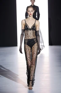 Dolce-Gabbana-Ready-To-Wear-Fall-Winter-2023-Milan-Fashion-Week-Runway-006.thumb.webp.f63d8291077014302d5cd7b057edafd8.webp