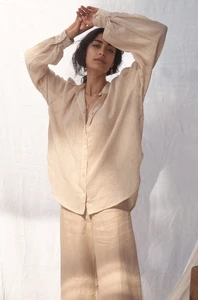 Edie-shirt-almond-2.webp