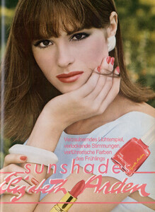 ElizabethArdensunshadesAdpetraDe0384.thumb.jpg.2297a1e494ab4f0dc88351ed8ef677c9.jpg